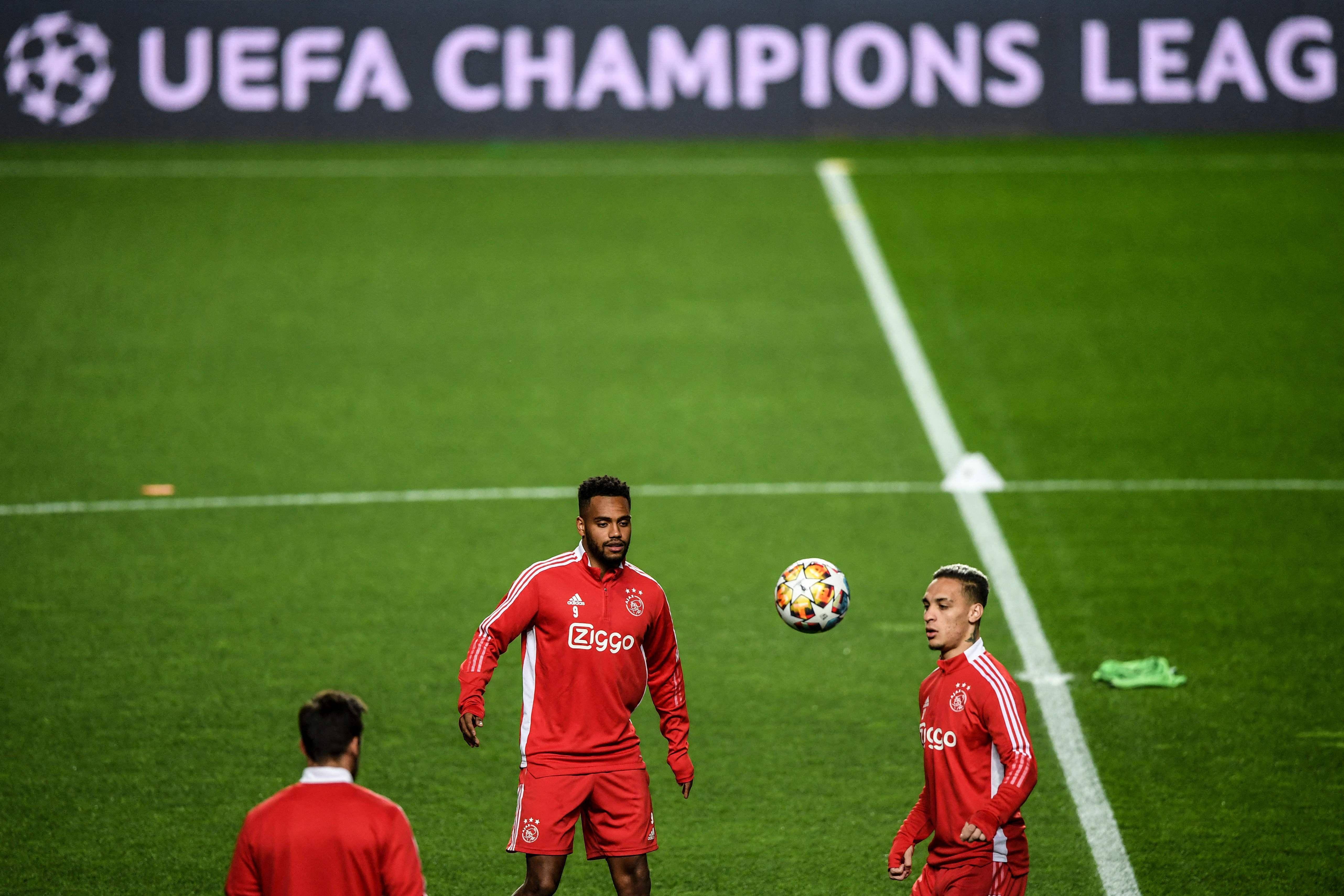 转会期新疆广汇备战欧冠今夜费耶诺德再遭质疑——荷甲节点到来，媒体一致点评：赛前本菲卡门线救险